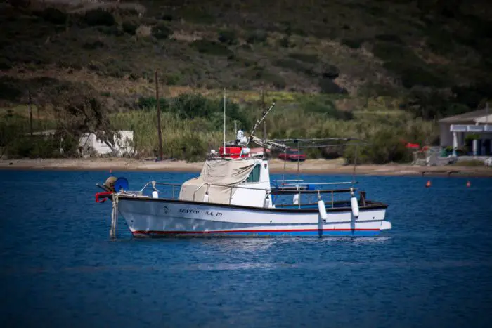 Ein Fischerboot vor der Insel Andros, die an dem Programm teilnehmen wird. (Foto: ek/Archiv)