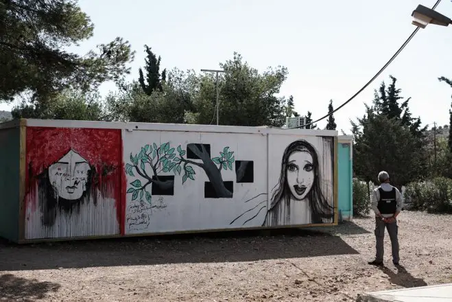 Unser Archivfoto (© Eurokinissi) entstand in einem Flüchtlingslager bei Athen.