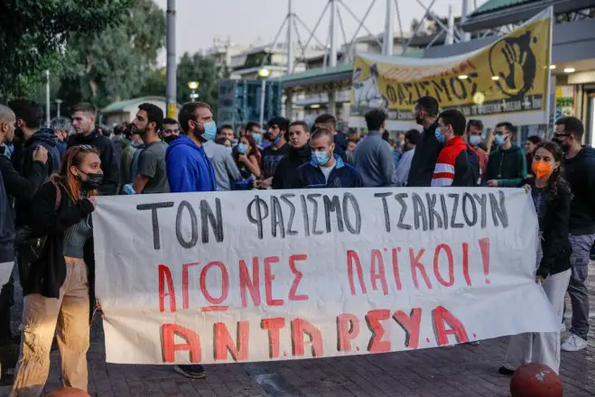 Unsere Fotos (© Eurokinissi) entstanden während einer antifaschistischen Demonstration in Neo Iraklio bei Athen.