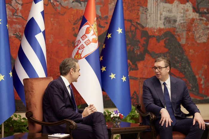 Unser Foto (© Eurokinissi) zeigt Ministerpräsident Kyriakos Mitsotakis (l.) mit dem serbischen Präsidenten Aleksandar Vučić.