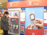 Von solchen Handys wechseln vermutlich einige zu leistungsstärkeren Smartphones (© Eurokinissi).