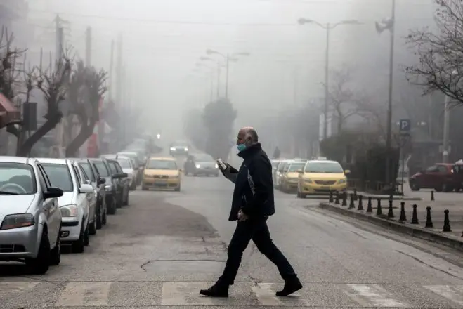 Unser Beispielfoto (© Eurokinissi) entstand im Jahr 2022 während nebliger Wetterbedingungen in der Stadt Drama.
