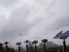 Foto (© Eurokinissi): Wolken in Piräus.