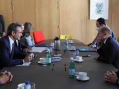 Unser Foto (© Eurokinissi) entstand am 31. Mai während einer Unterredung zwischen dem griechischen Ministerpräsidenten Kyriakos Mitsotakis (l.) und seinem Amtskollegen Olaf Scholz. 
