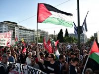 Unsere Fotos (© Eurokinissi) entstanden bei der Kundgebung am Mittwoch, 21.5., auf dem Syntagmaplatz vor dem Parlament in Athen.