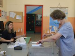 Im kommenden Jahr müssen Griechinnen und Griechen ihre Stimme nicht mehr zwangsläufig an der Wahlurne abgeben. (Archivfoto © Eurokinissi)