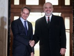 Das Treffen beider Regierungschefs, links Griechenlands Premierminister Kyriakos Mitsotakis, rechts sein albanische Kollege Edi Rama (© Eurokinissi)