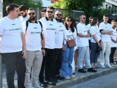 Menschenkette in Thessaloniki unter dem Motto „Wir haben keine Angst vor euch“ (Foto: © Eurokinissi)