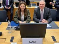 Unser Foto (© griechisches Bildungsministerium) zeigt Bildungsministerin Sofia Zacharaki (l.) während EU-Bildungsministerkonferenz in Brüssel.