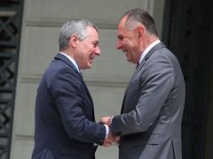 Unsere Fotos (© Eurokinissi) entstanden am Freitag (22.5.) während eines Treffens zwischen Außenminister Jorgos Gerapetritis (r.) und seinem schweizerischen Amtskollegen Ignazio Cassis.