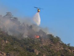 Ein Löschhubschrauber im Einsatz auf Kreta (Foto: © Eurokinissi)