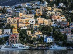 Unser Archivfoto (© Eurokinissi) zeigt einen Teil der Insel Symi.