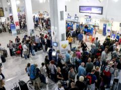 Unser Archivfoto (© Eurokinissi) entstand im Flughafen „Nikos Kazantzakis“ von Heraklion auf Kreta.