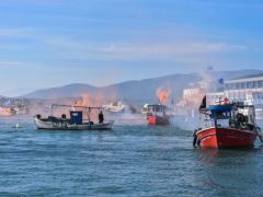 Unser Foto (© Eurokinissi) entstand am Montag (10.12.) im Hafen von Volos.