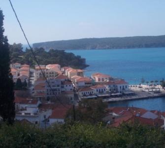 Blick auf das romantische Pylos mit dem Inselchen Sfaktiria im Hintergrund (Fotos: GZspi)