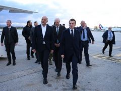 Unser Foto (© Eurokinissi) zeigt Verteidigungsminister Nikos Dendias und den französischen Staatspräsidenten Emmanuel Macron auf Kreta.