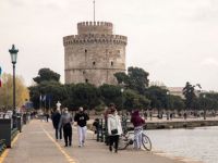 Unser Beispielfoto (© Eurokinissi) zeigt das Markenzeichen von Thessaloniki, den Weißen Turm. Darin ist u. a. eine Ausstellung über den großen Brand von 1917 untergebracht.