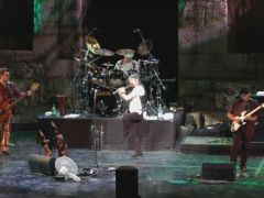 Ian Anderson mit seiner Gruppe Jethro Tull vor 20 Jahren bei einem Auftritt im Herodes Atticus Theater (Foto: ek/Archiv)