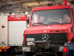 Unser Foto (© Eurokinissi) zeigt Einsatzkräfte der griechischen Feuerwehr im Einsatz auf der Insel Kreta. 