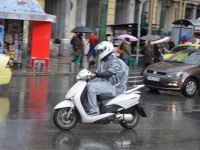 Unser Archivfoto (© Jan Hübel / Griechenland Zeitung) zeigt Athen bei Regen.