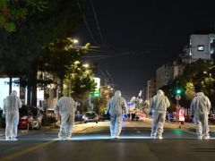 Unsere Fotos (© Eurokinissi) entstanden am Freitag (11.4.) vor den zentralen Büros der Griechischen Bahn.