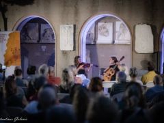 Das Duo Sonoma im Antiken Korinth (Foto: Galanis Photography)