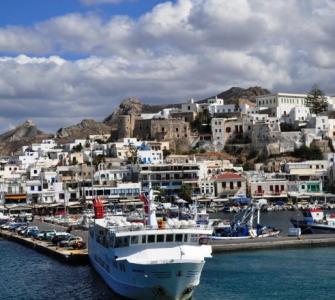 Foto (© GZkb): Die Chora von Naxos vom Hafen aus.