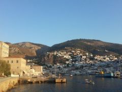 Unser Archivfoto (© Griechenland Zeitung / Elisa Hübel) entstand auf der Insel Hydra.
