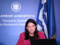Unser Foto (© Eurokinissi) zeigt Arbeitsministerin Niki Kerameos bei der Vorstellung des neuen Arbeitsgesetzes.