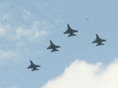 Unser Beispielfoto (© Eurokinissi) zeigt Kampfflugzeuge der griechischen Luftwaffe über der Ägäis.