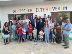 Unser Foto (DEV Heraklion) zeigt Andreas Kindl bei dem Deutschsprachigen Elternverein auf Kreta.