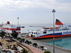 Unser Archivfoto (© Eurokinissi) entstand im Hafen von Patras.