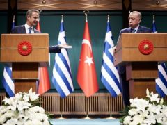 Unser Archivfoto (© Eurokinissi) entstand während eines früheren Treffens zwischen Premierminister Kyriakos Mitsotakis und dem türkischen Präsidenten Recep Tayyip Erdogan.