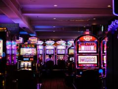 Typische Glücksspiel-Automaten im Hotel und Casino 