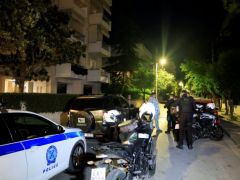 Unser Foto (© Eurokinissi) entstand Montagnacht (25.5.) im Athener Vorort Cholargos.