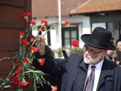 Archivbild (© Eurokinissi) zeigt eine Gedenkveranstaltung in der Stadt Thessaloniki im Jahr 2024, anlässlich der Deportation und Ermordung der jüdischen Bevölkerung Griechenlands.