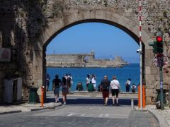 Unsere Archivfotos (© Eurokinissi) entstanden auf Rhodos.
