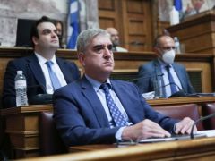 Unser Foto (© Eurokinissi) zeigt den bisherigen Chef des griechischen Geheimdienstes EYP Panajotis Kontoleon am 29. Juli 2022 bei einer Anhörung im Parlament. 