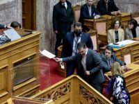 Unser Foto (© Eurokinissi) zeigt Oppositionschef Alexis Tsipras im Parlament.