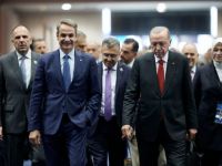 Unser Foto (© Eurokinissi) zeigt Premierminister Kyriakos Mitsotakis (l.) und den türkischen Präsidenten Recep Tayyip Erdogan (r.). 
