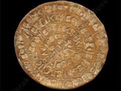 Der noch immer nicht entschlüsselte Diskos von Phaistos (Foto: https://heraklionmuseum.gr)