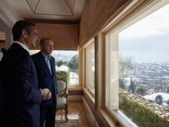 Unser Archivfoto (© Eurokinissi) entstand während eines Treffens zwischen dem früheren Premierminister Griechenlands Kyriakos Mitsotakis (l.) und dem türkischen Präsidenten Recep Tayyip Erdogan.