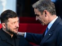 Unser Archivfoto (© Eurokinissi) entstand während eines früheren Treffens zwischen Premierminister Kyriakos Mitsotakis (r.) und dem Präsidenten der Ukraine Wolodymyr Selenskyj.