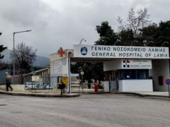 Unser Archivfoto (© Eurokinissi) entstand vor dem Krankenhaus der mittelgriechischen Stadt Lamia.