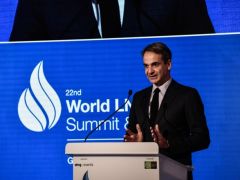 Foto (© Eurokinissi): Ministerpräsident Kyriakos Mitsotakis während seiner Rede auf der internationalen LNG-Konferenz in Athen.