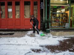 Unser Foto (© Eurokinissi) zeigt die Insel Lesbos nach dem Unwetter Adel, das dort starken Hagel mit sich brachte.