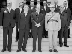Die Regierung unter Diktator Giorgos Papadopoulos 1968 (vorne, 2. v. r.; Archivfoto: © Eurokinissi)