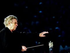 Unser Archivfoto (© Eurokinissi) zeigt den griechischen Musiker und Komponisten Mikis Theodorakis.