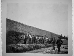Unser Archivfoto (© Eurokinissi) entstand am 1. Mai 1944 kurz vor der Hinrichtung von Geiseln in Kaisariani.