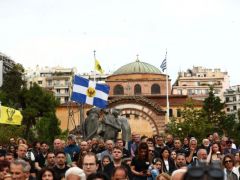 Unser Foto (© Eurokinissi) entstand am Dienstag (19.5.) während einer Veranstaltung in Thessaloniki im Gedenken an die Opfer des Genozids an den Pontosgriechen.
